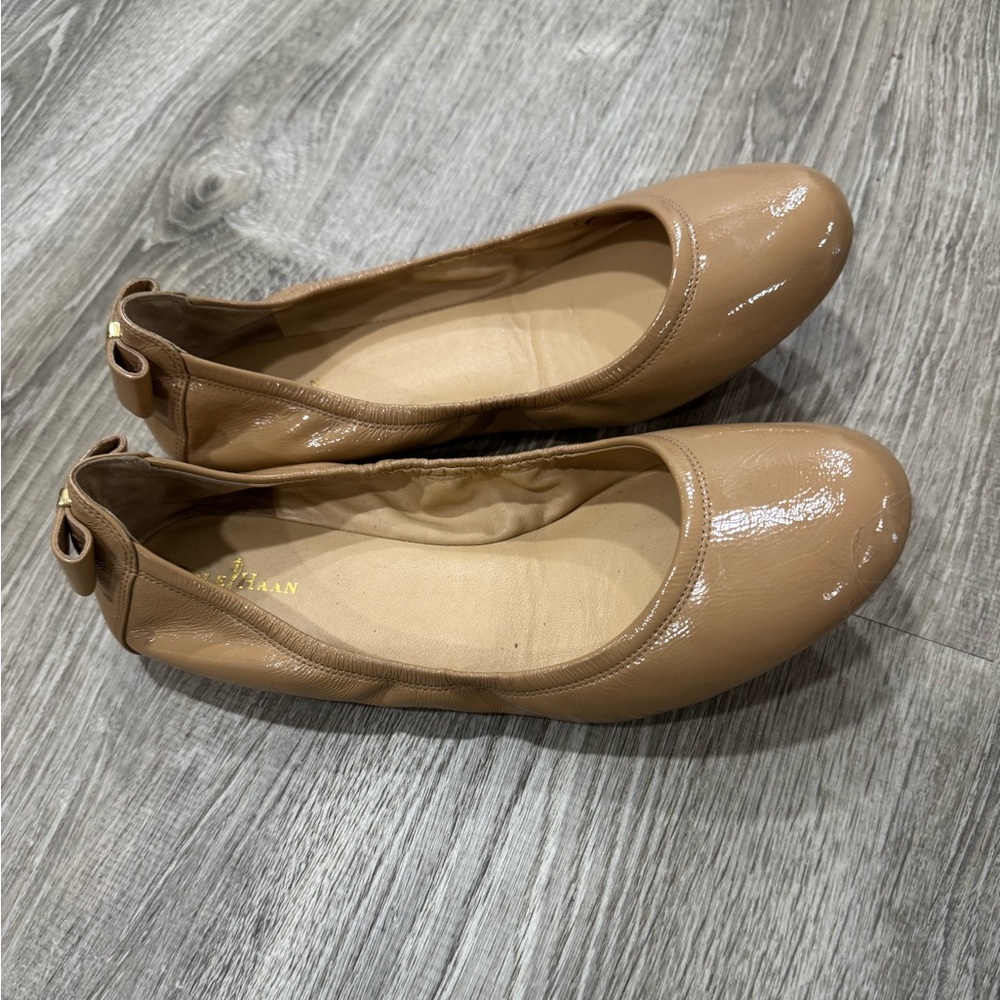 Cole Haan Beige Patent Leather Ballet Flats with Bow - Picture 4 of 4